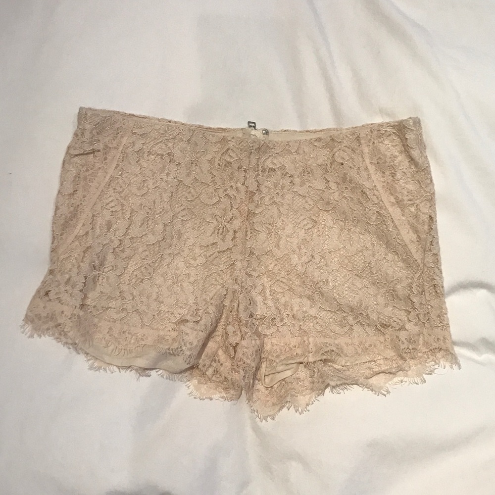 Pink lace Wilfred shorts from Aritzia